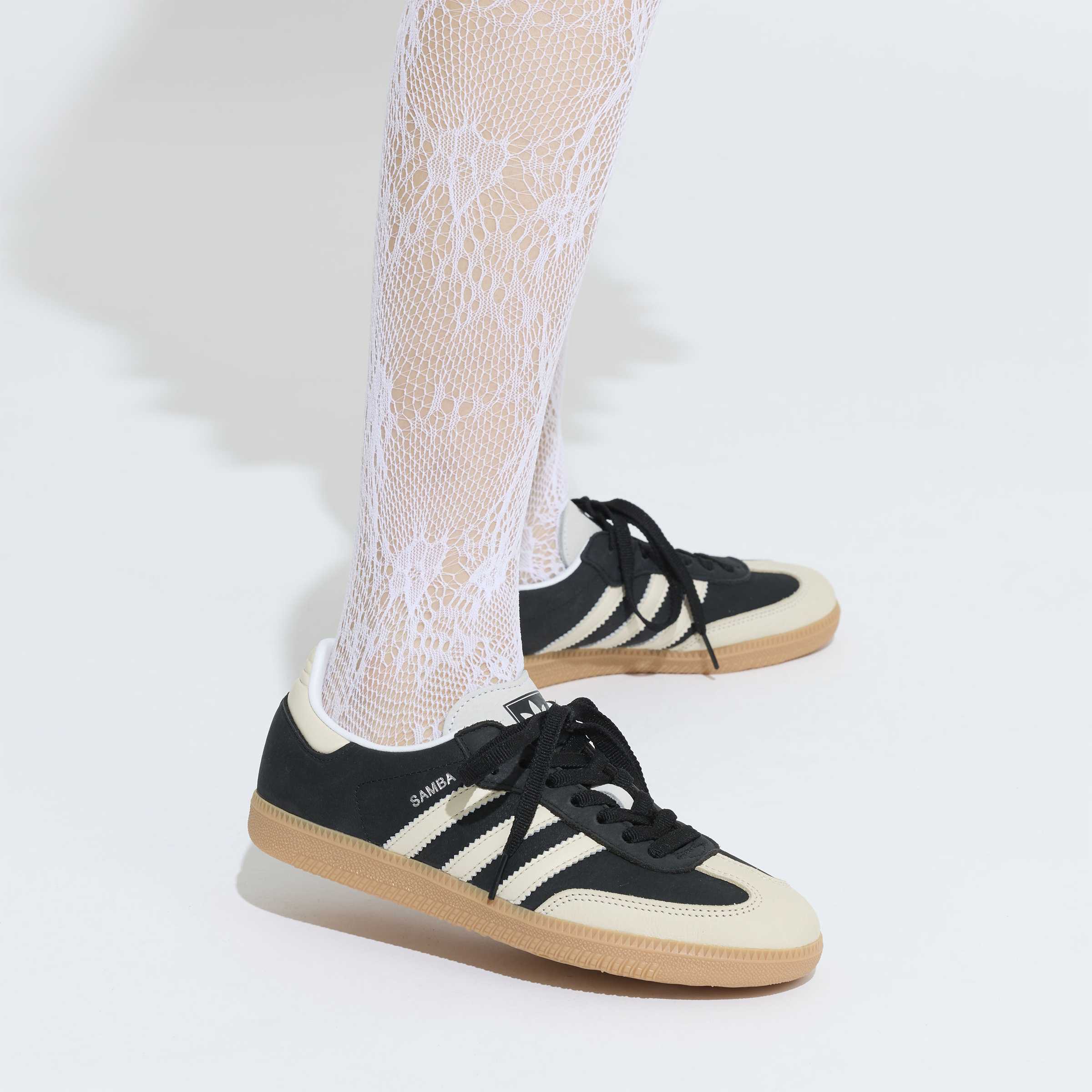 Women's adidas Originals Samba OG Shoes Black / Wonder White