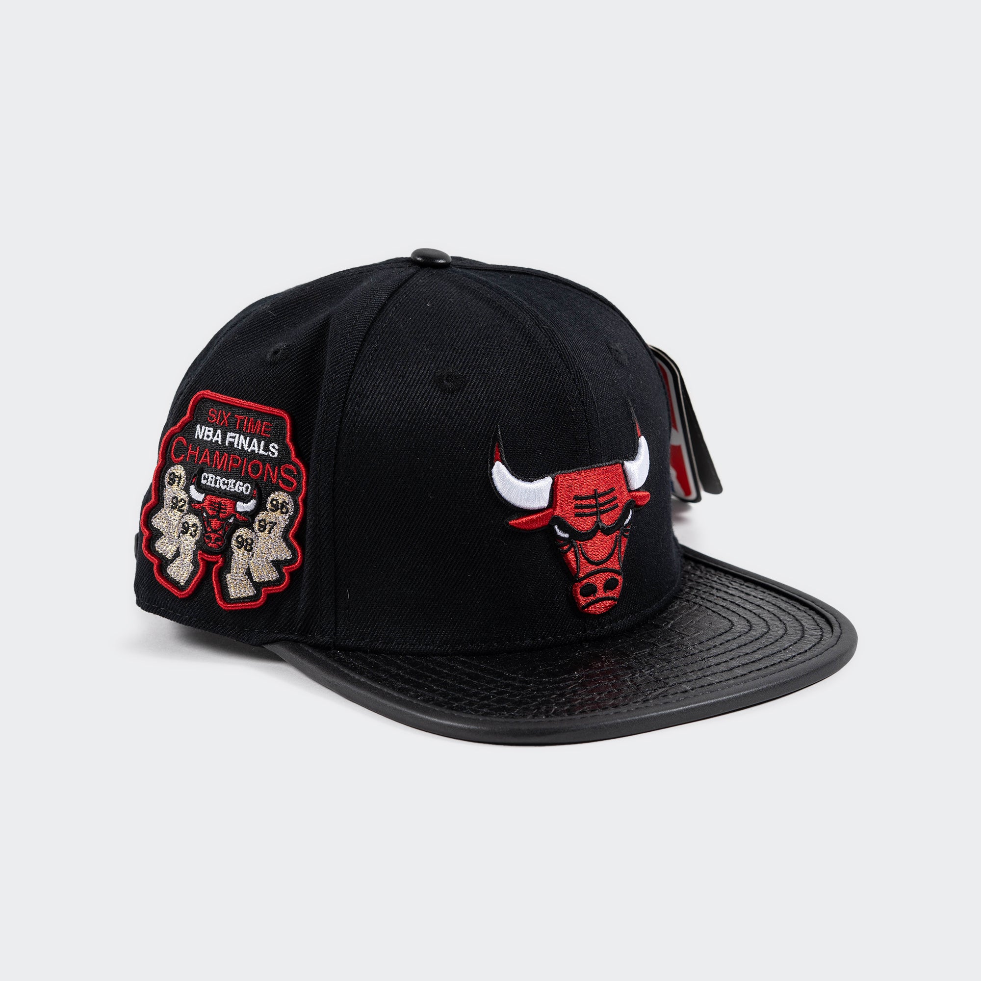 Pro Standard Chicago Bulls Strapback Hat Black