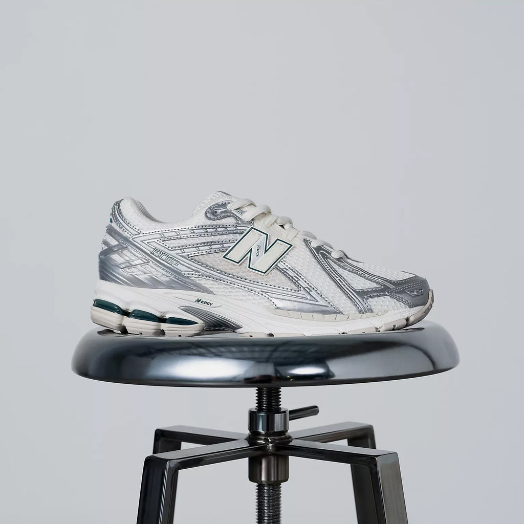 Unisex New Balance 1906R Shoes Silver Metallic