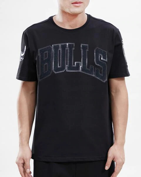 Men's Pro Standard Chicago Bulls Logo Shirt Triple Black