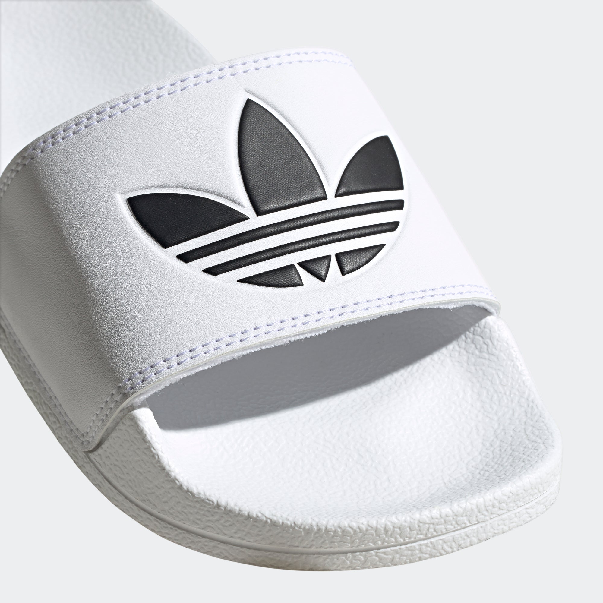 Kids' adidas Adilette Lite Slides White EG8272 | Chicago City Sports | detailed toe area view